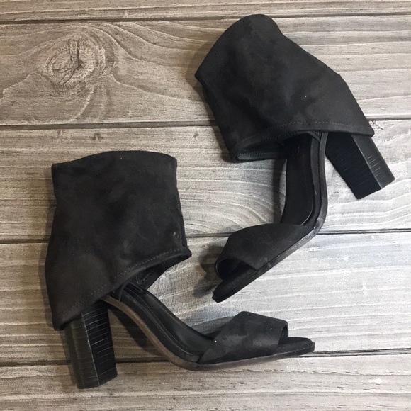 Black Cuffed Ankle Peep Toe Block Heel Sandal - Picture 3 of 6